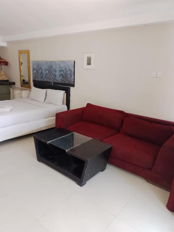 Marinos Place Легиан Екстериор снимка