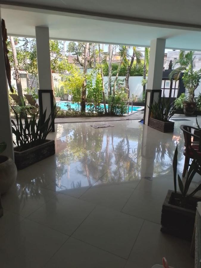 Marinos Place Легиан Екстериор снимка