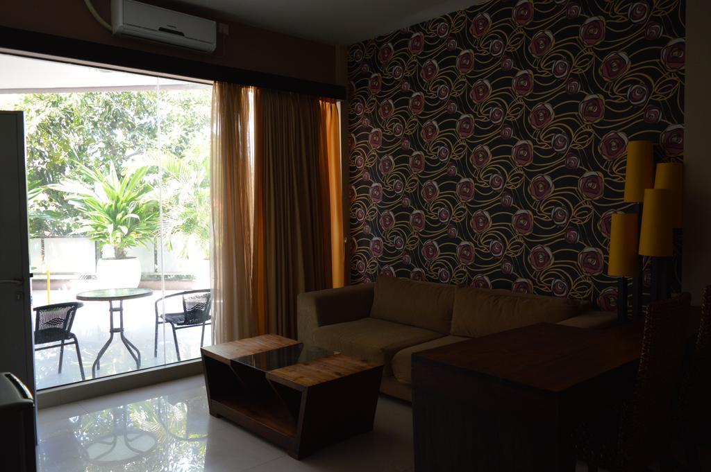 Marinos Place Легиан Екстериор снимка