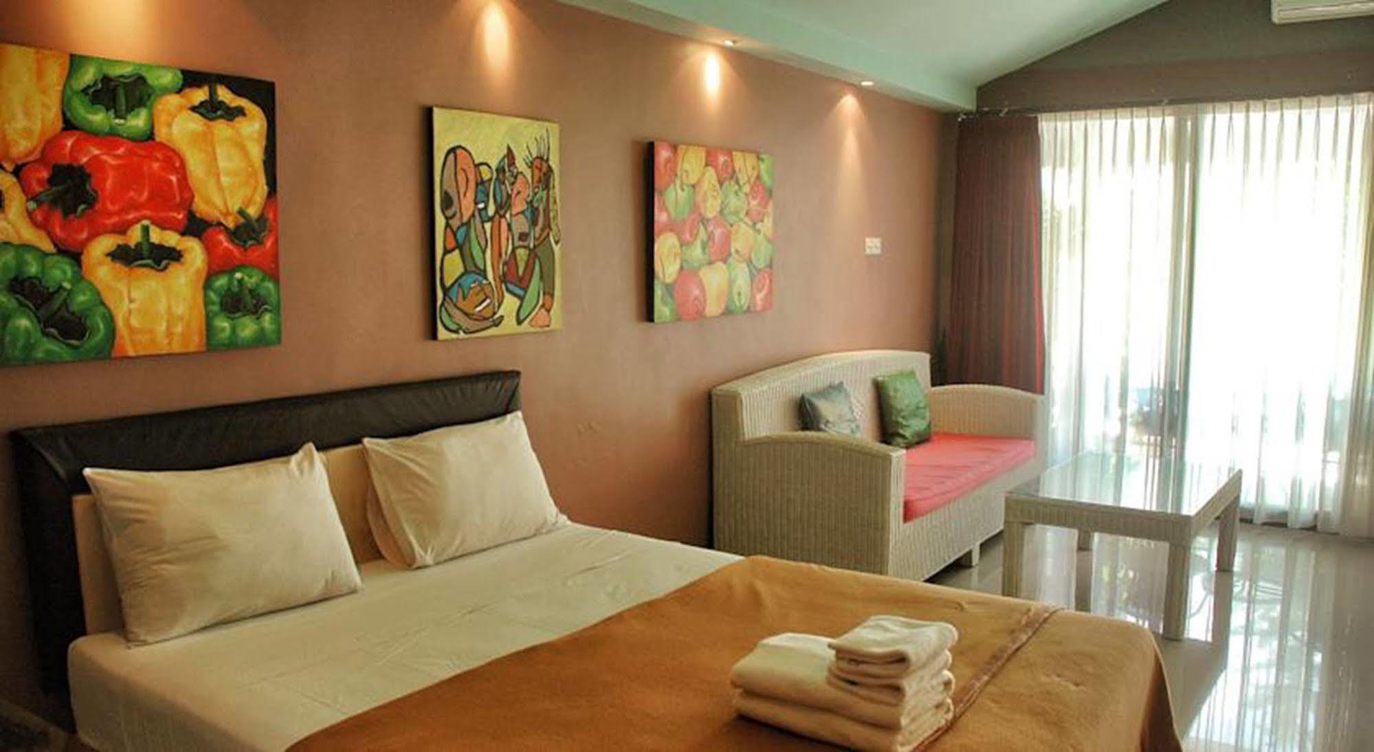 Marinos Place Легиан Екстериор снимка