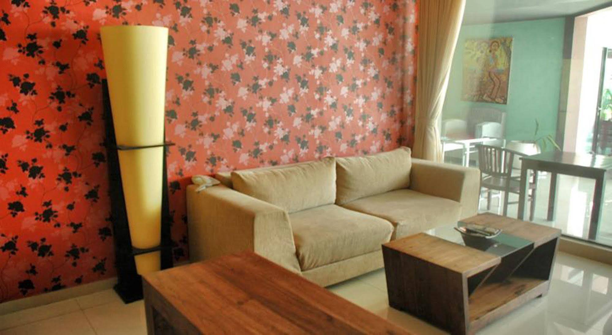 Marinos Place Легиан Екстериор снимка