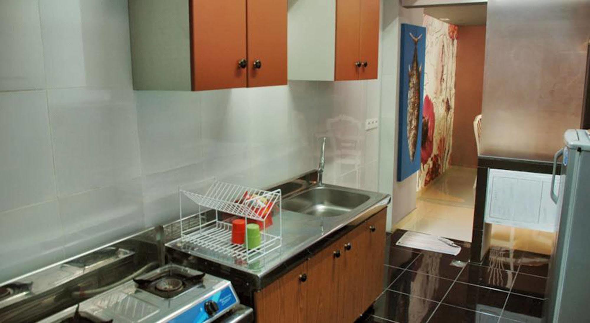 Marinos Place Легиан Екстериор снимка